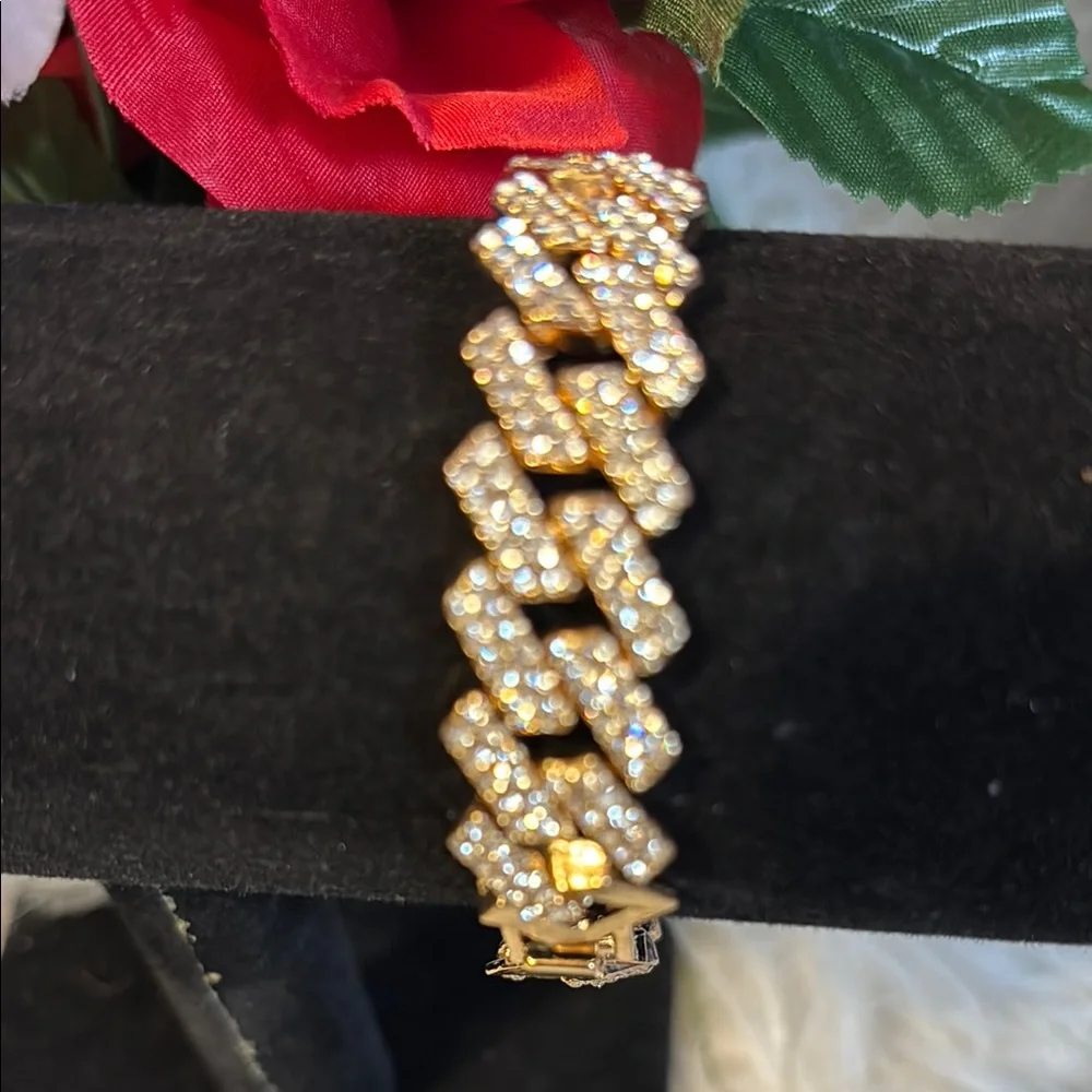 Bling Jewelry sparkling gold